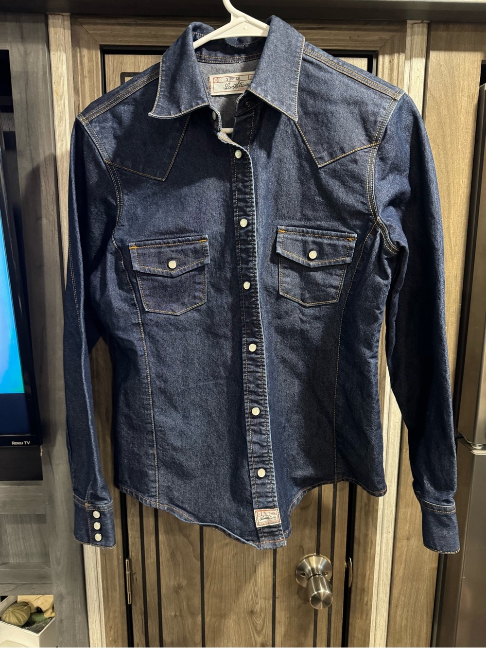 NWOT! Signature by Levi Strauss Dark Blue Denim Stretch Pearl Button-Down Shirt